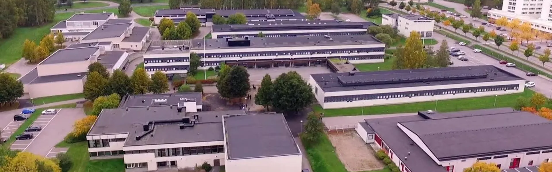 Flygbild p&aring; V&auml;stermalms gymnasium Sundsvall