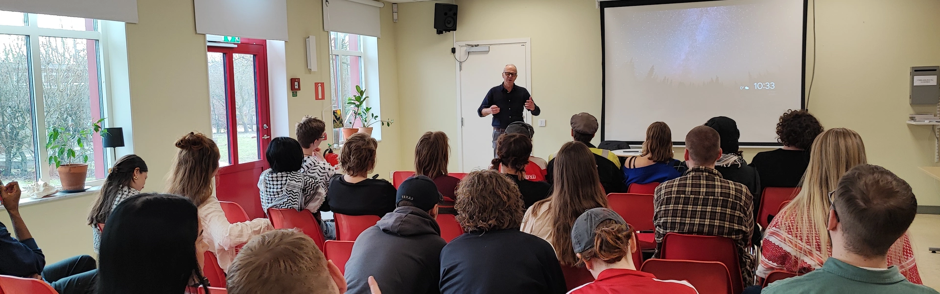 Torkil Lauersen f&ouml;rel&auml;ser vid den antiimperialistiska ungdomskonferensen