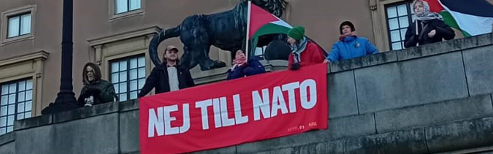 Banderoll vid demonstrationen Bild på RKU med banderoll vid demonstrationen