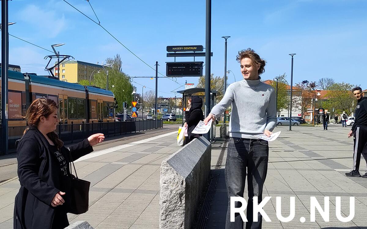 Flygblads utdelning i Norrköping vid Röd front 2025